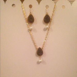 Black & Pearl Gold charm Necklace & Earring Set